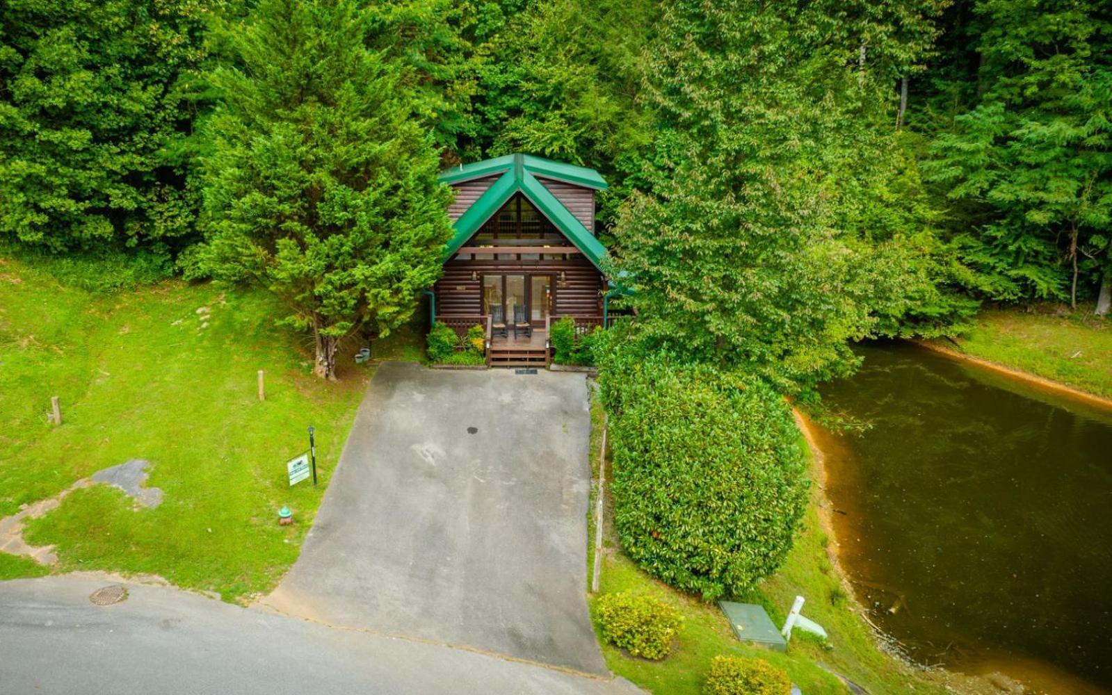 Hugs N Kisses Pool Table Hot Tub Pool Table Community Pool Close To Downtown Gatlinburg Exterior foto
