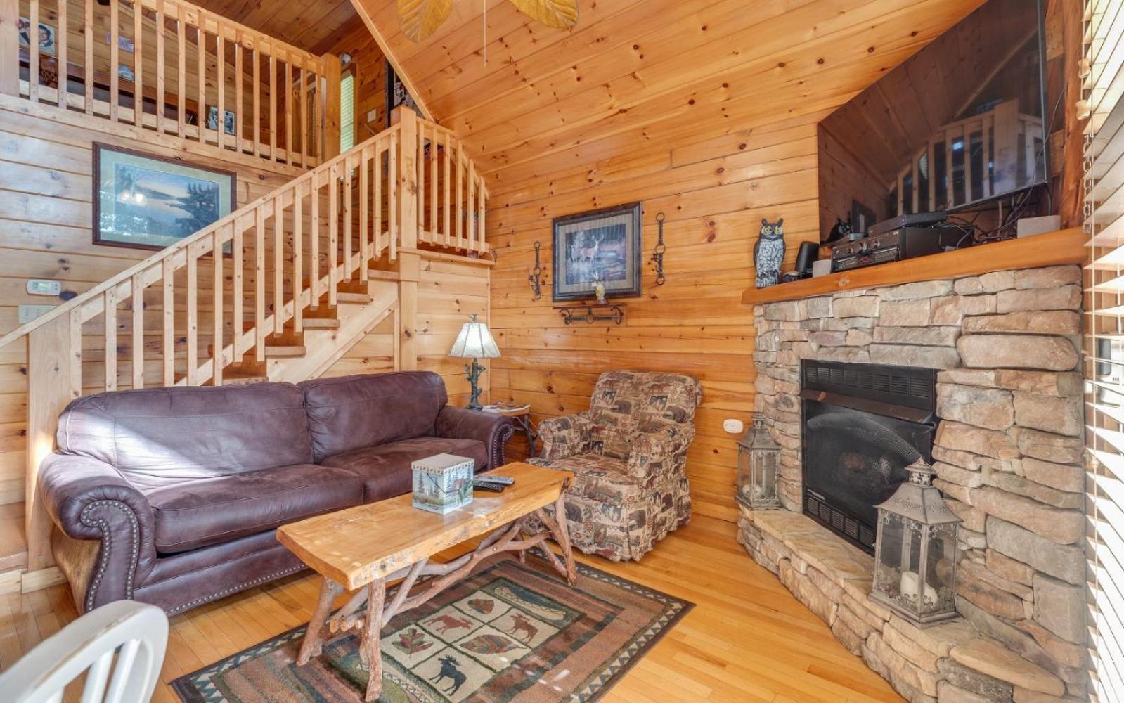 Hugs N Kisses Pool Table Hot Tub Pool Table Community Pool Close To Downtown Gatlinburg Exterior foto