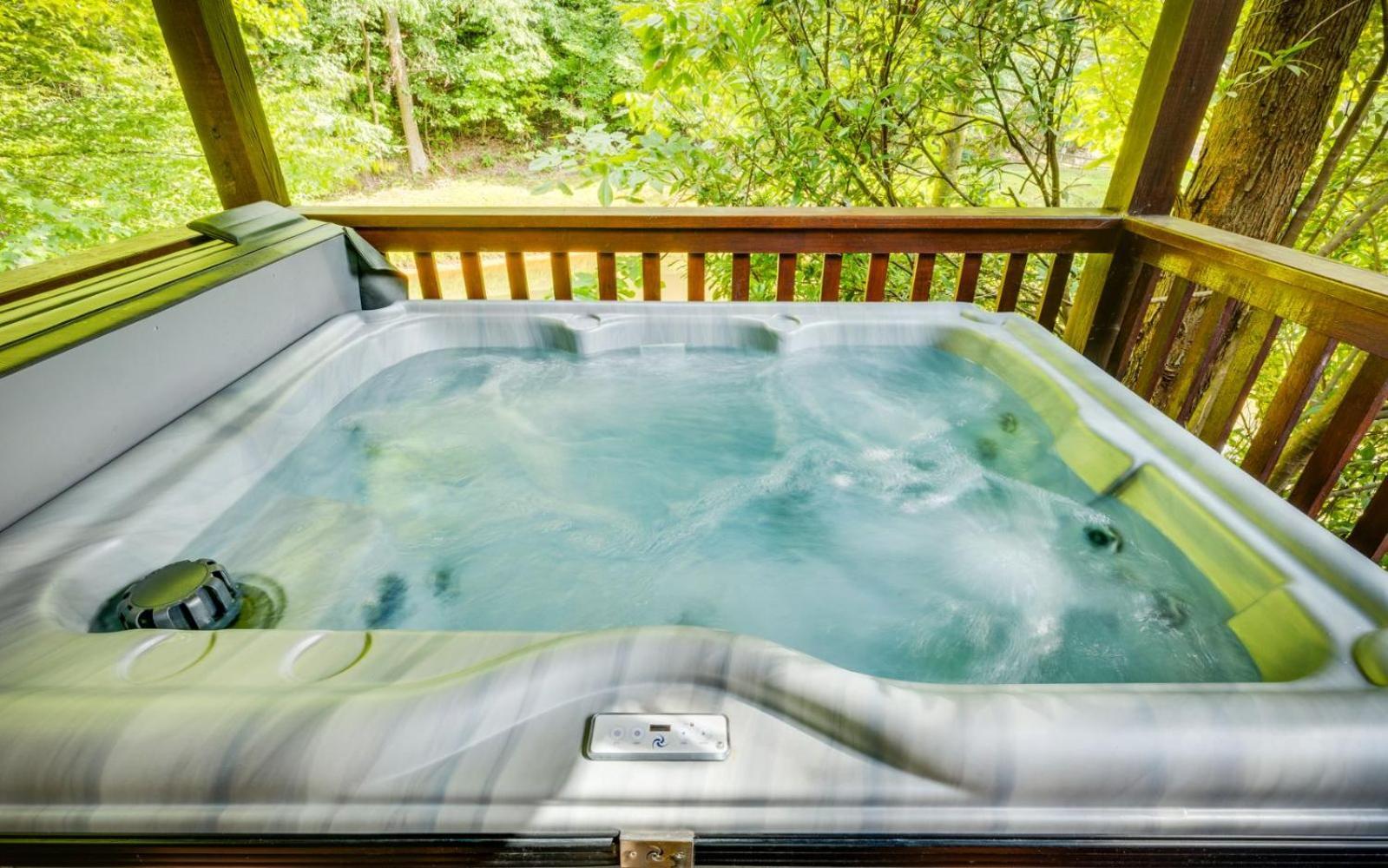 Hugs N Kisses Pool Table Hot Tub Pool Table Community Pool Close To Downtown Gatlinburg Exterior foto
